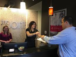 Chiropractic franchise opportunities with The Joint